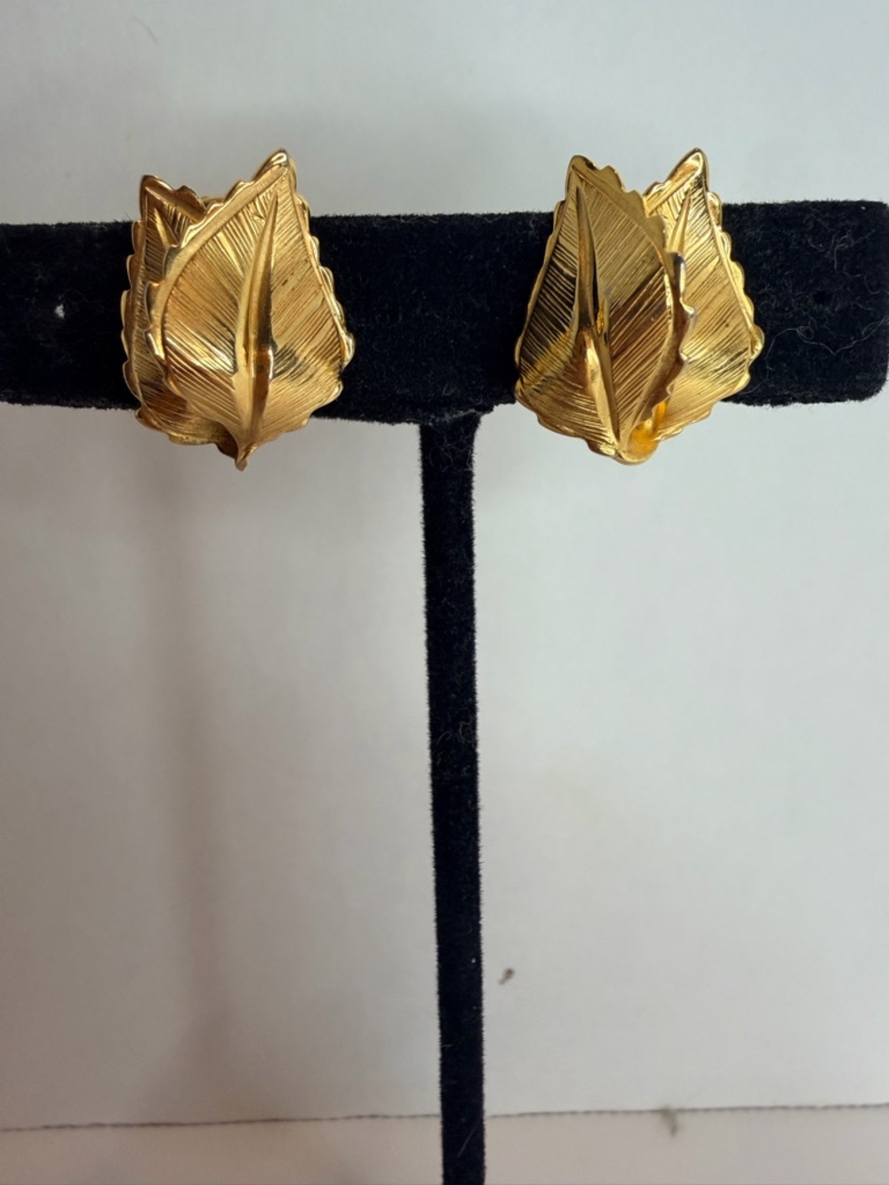 Giovanni Gold Leaf Clip-On Earrings Vintage